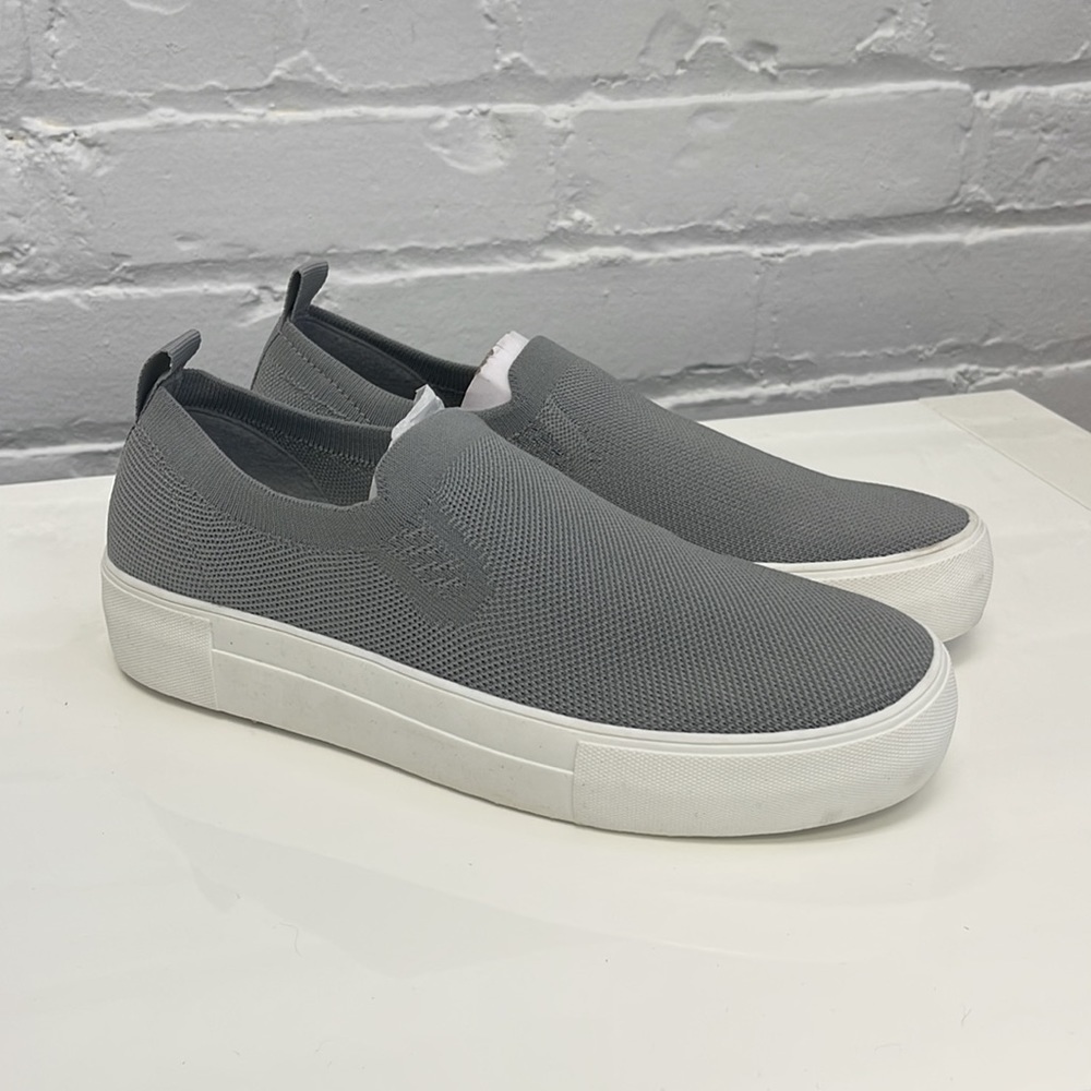 Cushionaire Grey Slip-On Stretch Knit Sneaker Size 6 - Picture 3 of 4